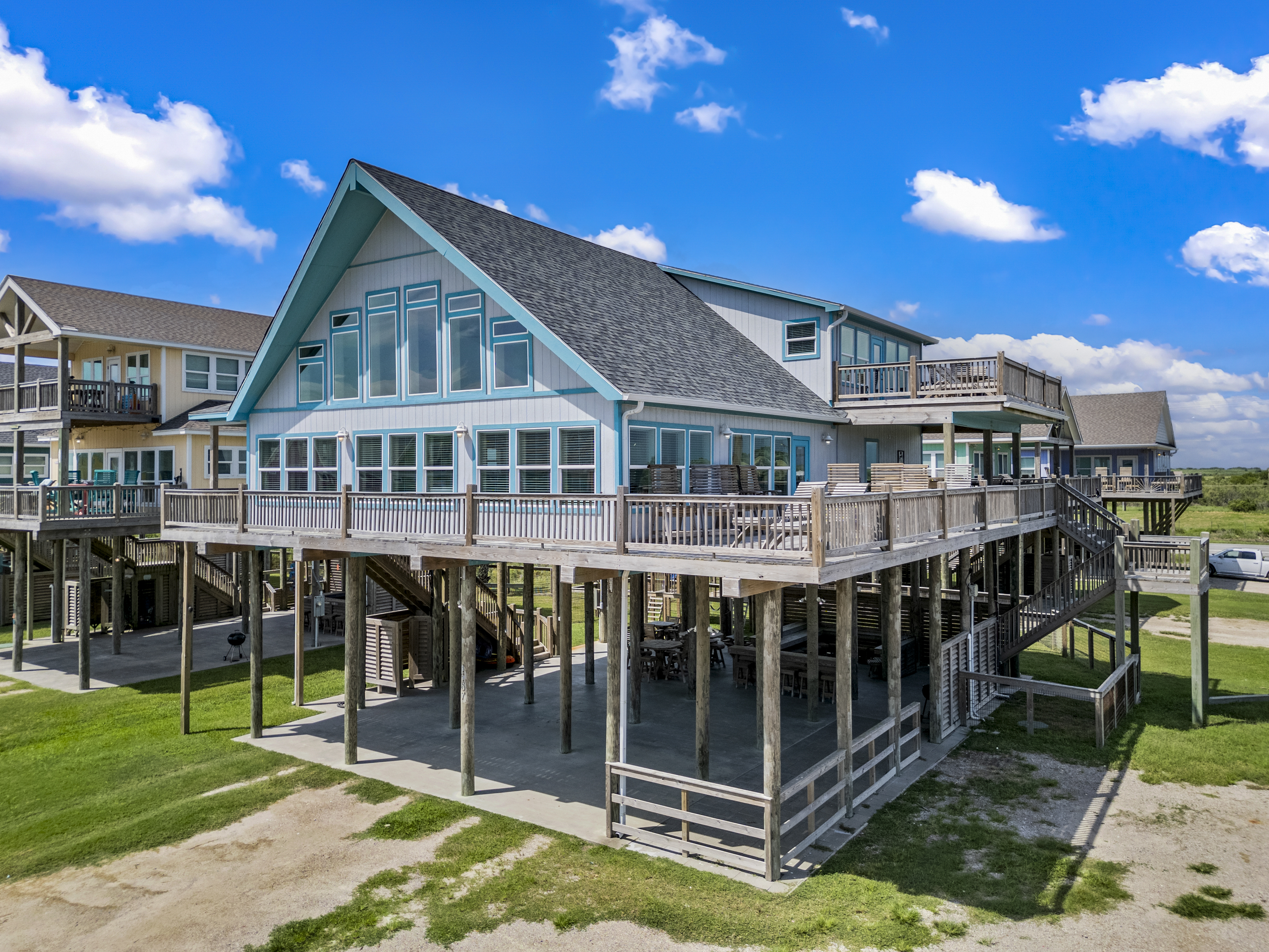 7BR Beachfront | Playground, Bar & Gulf Views