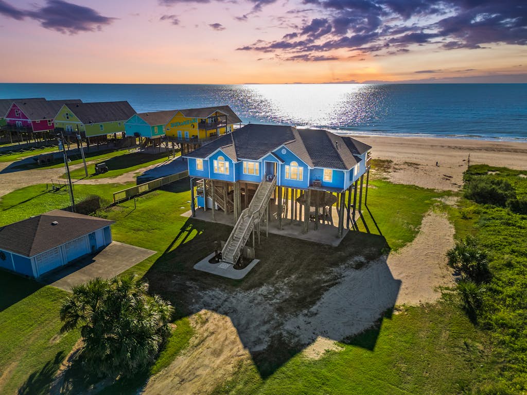 Spacious Getaway | Gulf Views & Gameroom Fun