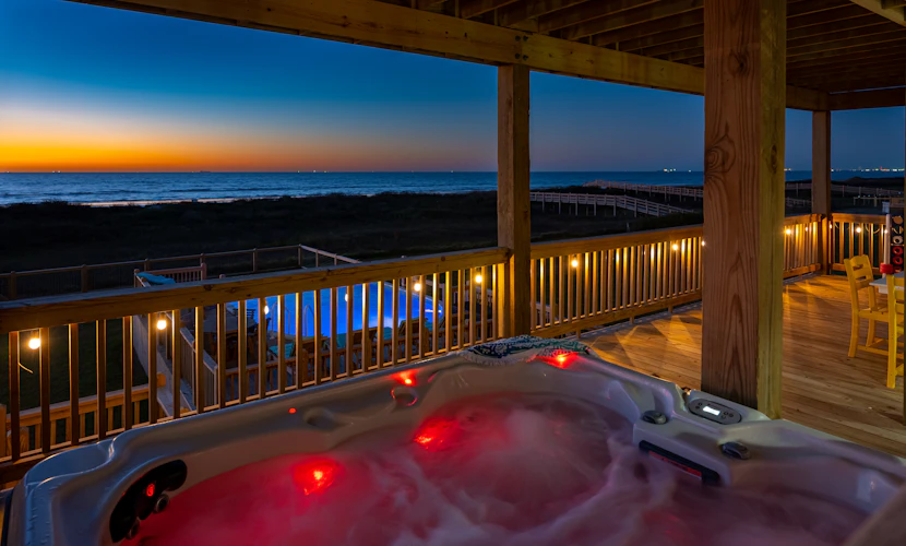 Luxurious Beachfront 4BR with Pool, Hot tub, Elevator