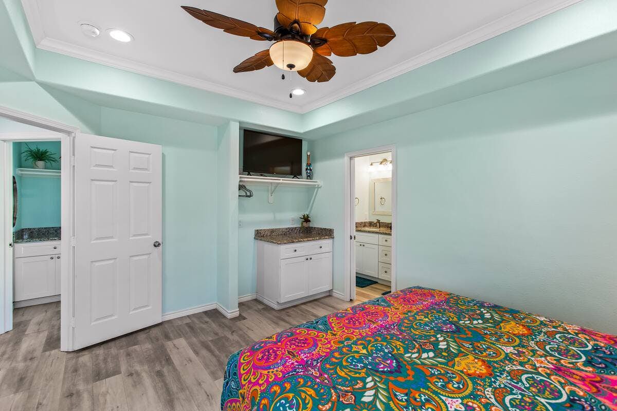 Dragonfly and Flamingo