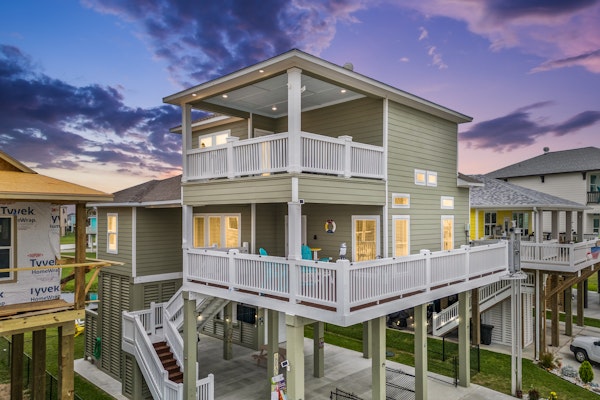 Canal Front | Gated Community, Firepit & Decks