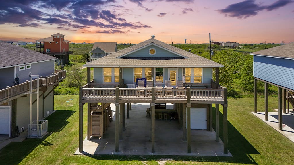 Steps to the Beach w/ Modern Interior & Tiki Bar