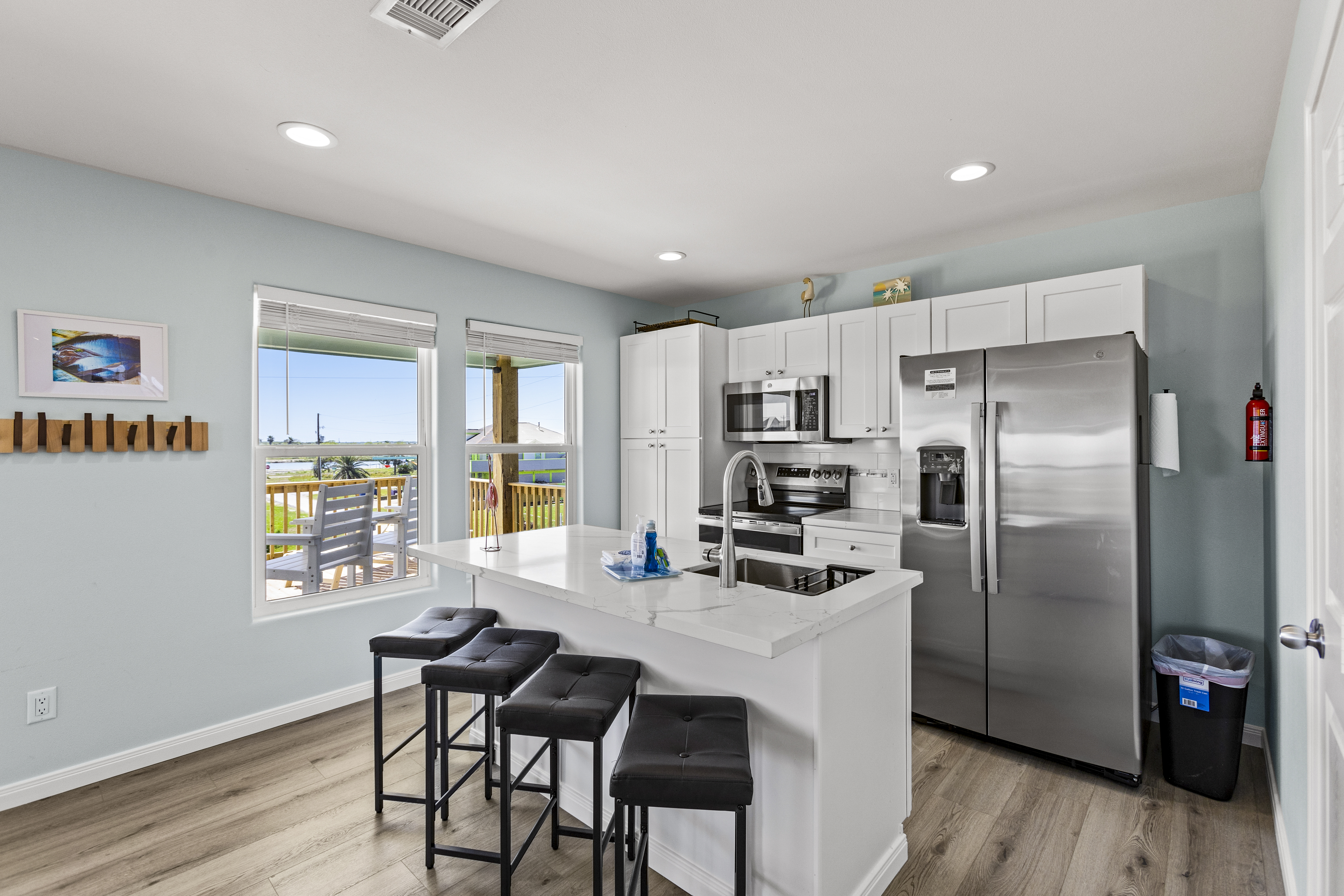 Steps to the Beach l Hot tub