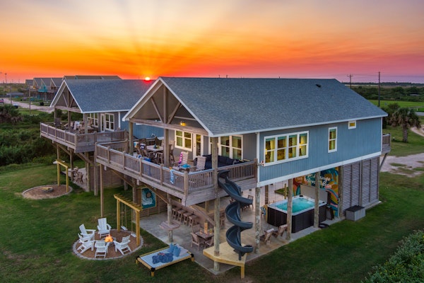 Beachfront Oasis! Swim Spa, Firepit, Slide + More!