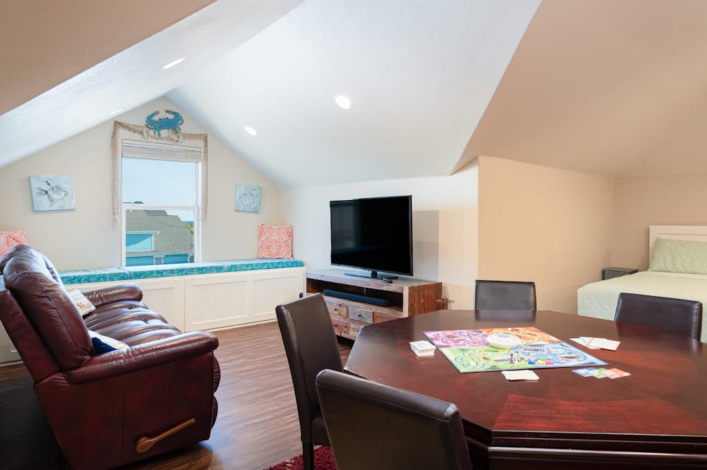 Ocean View | Hot tub | Game Loft | Walk to beach l Pickleball
