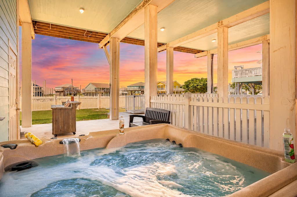 Ocean View | Hot tub | Game Loft | Walk to beach l Pickleball