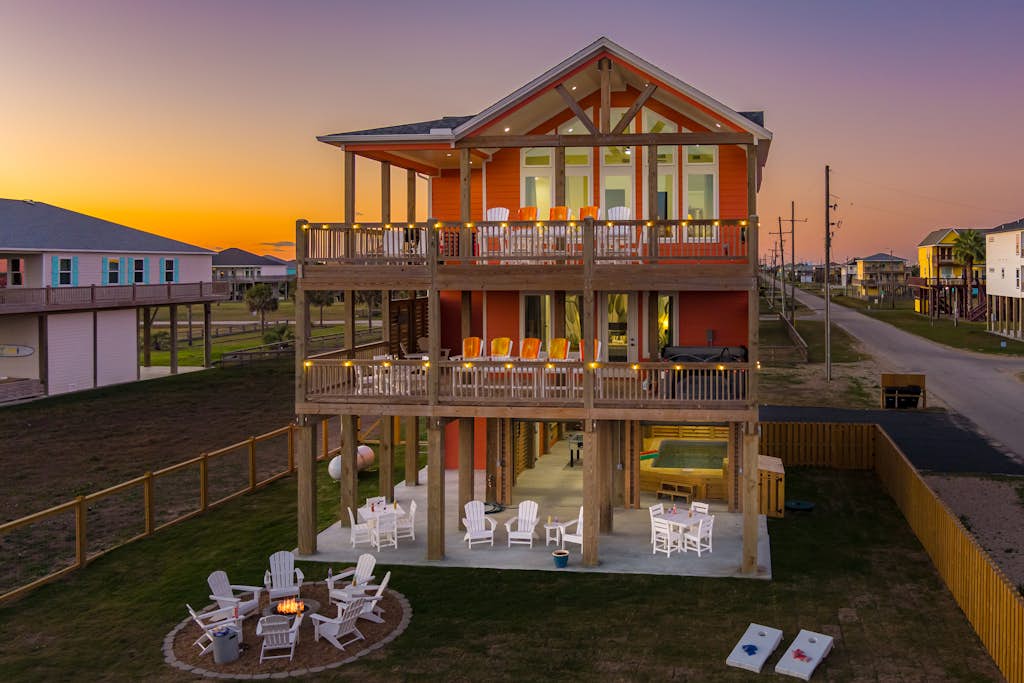 Luxury Beachfront l Private Hot Tub, Pool, & 2 Arcade Games