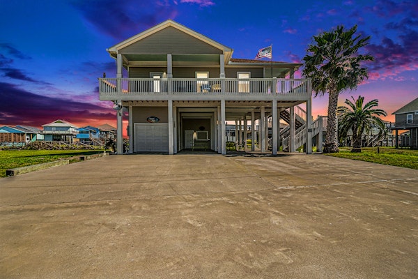 Retreat | Steps to Beach | Dog Haven | Sleeps 12