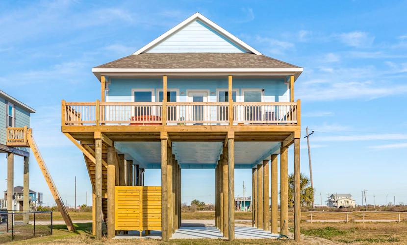 Prime | Beachfront | Large Deck | Pet-Friendly