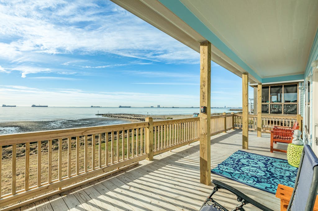 Prime | Beachfront | Large Deck | Pet-Friendly