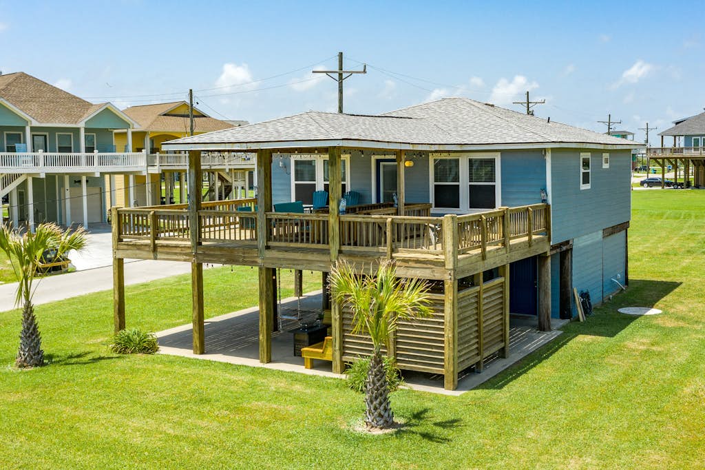 Dream | Steps to the Beach | Large Deck