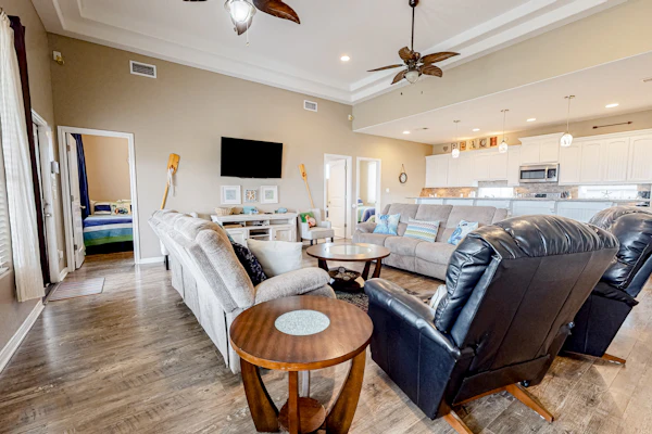 Ultimate | Steps to the Beach | Large Deck | Dog Haven