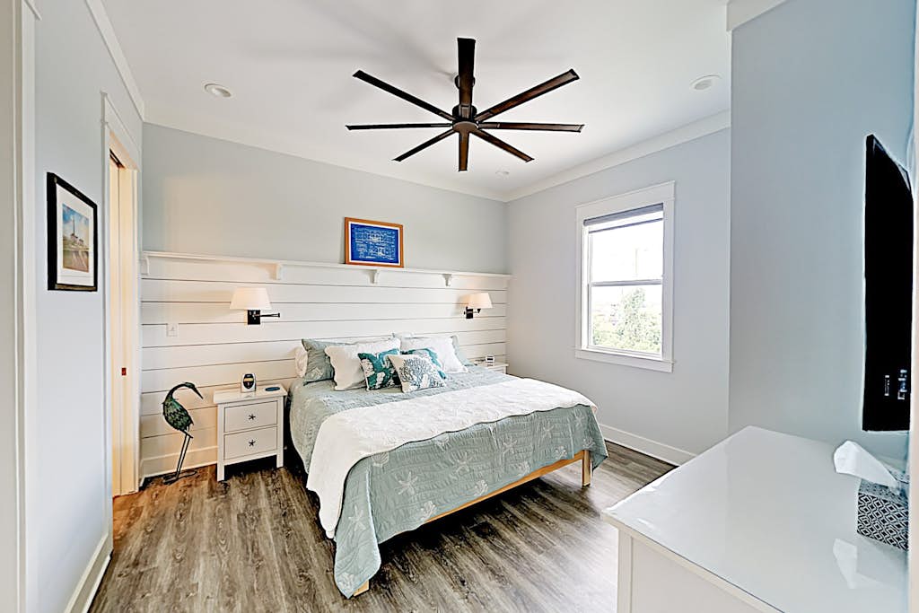 Canal Front l Free Cancellation l Boat Deck l Fishing l Cozy Home