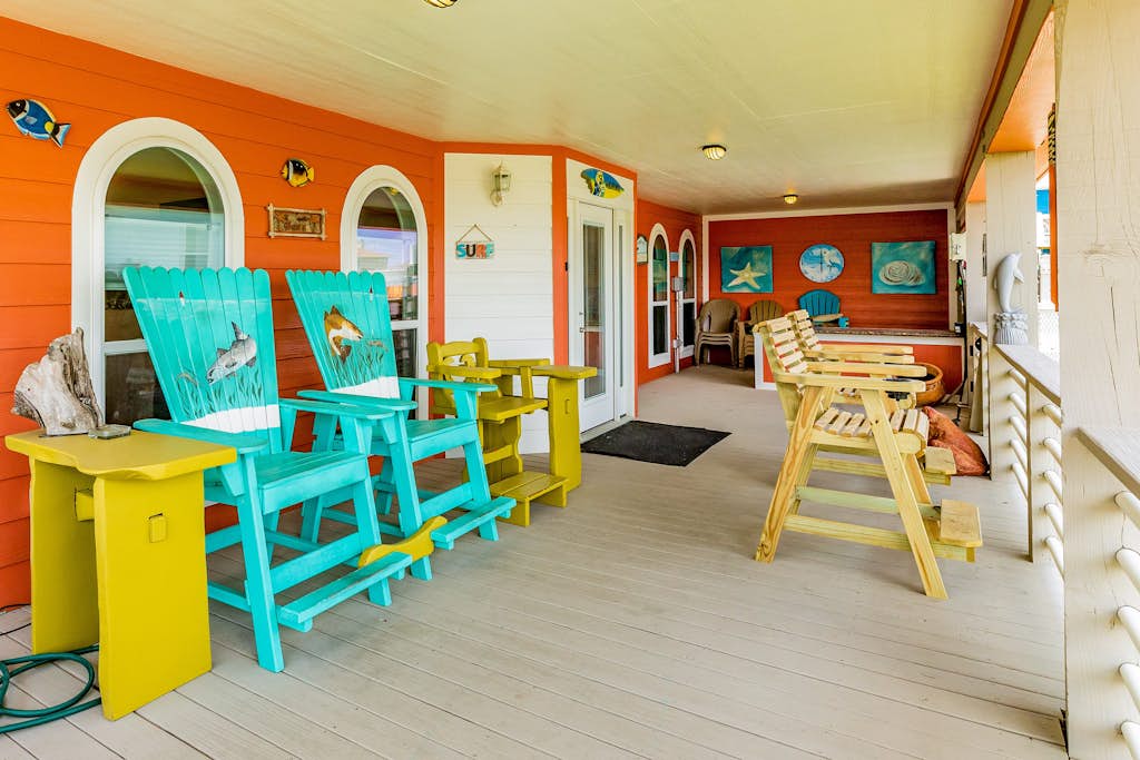 Steps to the Beach | Tropical Theme | Pet Paradise