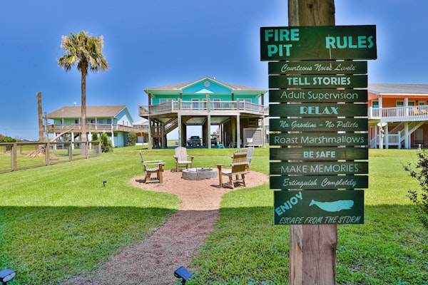 Retreat | Steps to Beach | Firepit | Family Fun