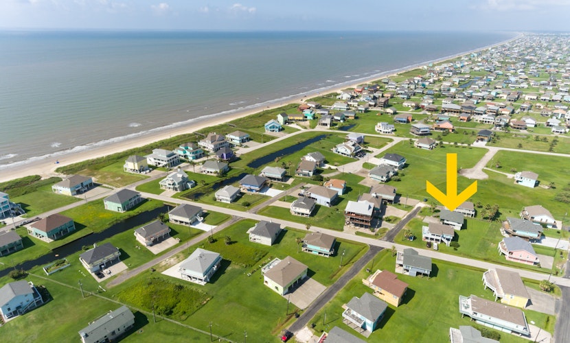 Retreat | Steps to Beach | Firepit | Family Fun