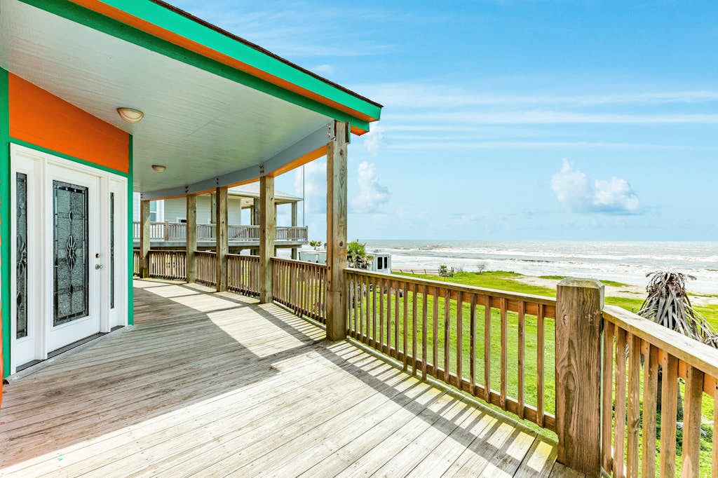 Beachfront l Free Cancellation l Fenced Yard