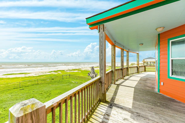 Beachfront l Free Cancellation l Fenced Yard