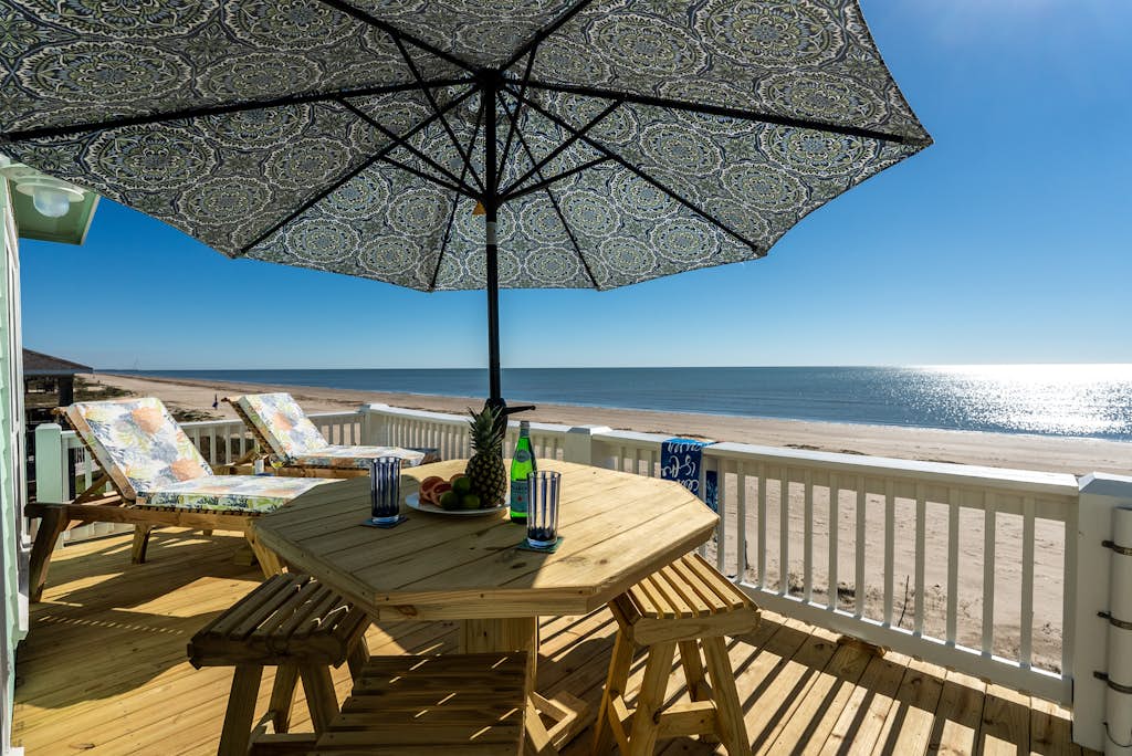 Breathtaking Beachfront 3BR Cargo Lift, Fire pit