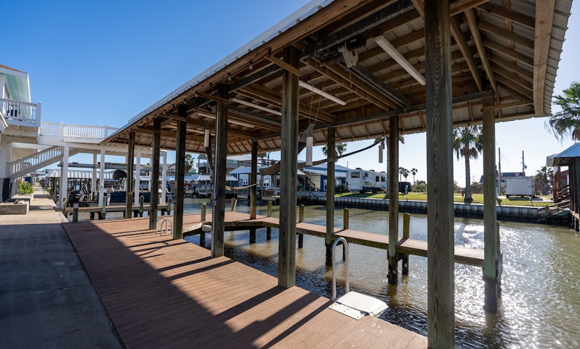Prime | Canal Front w/ Dock | Outdoor Kitchen