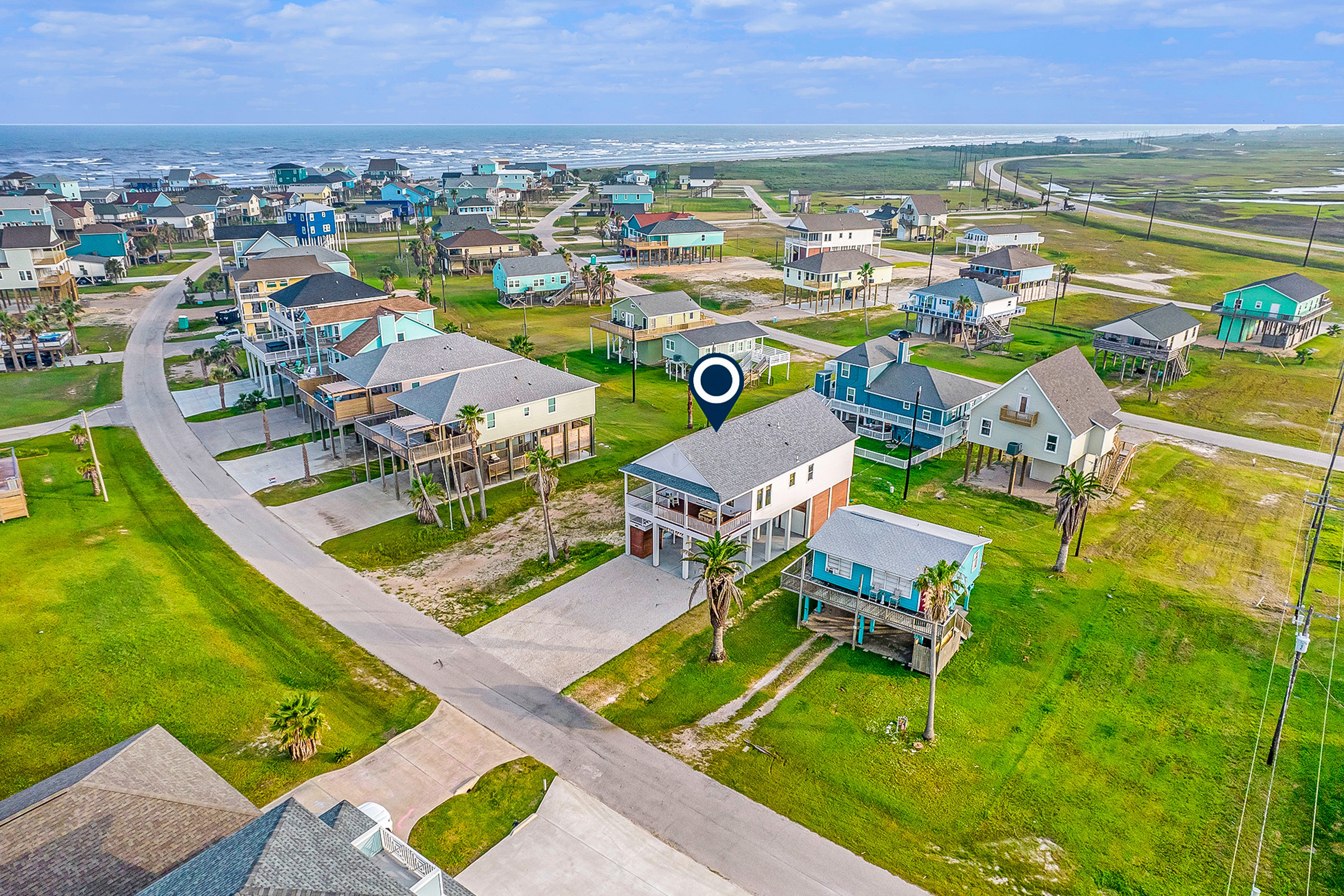 Prime | Steps to Beach | Large Deck | Modern