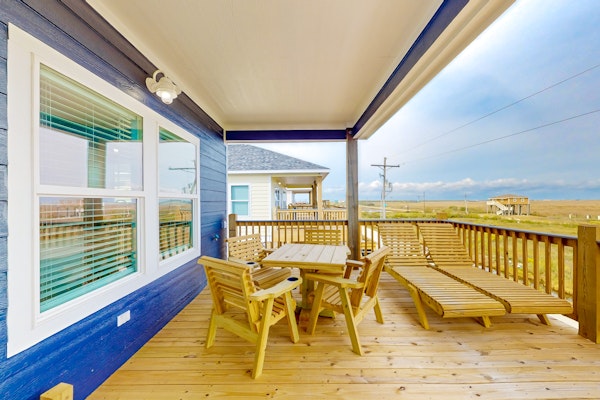 Retreat | Bay Views | Large Deck | Family Fun