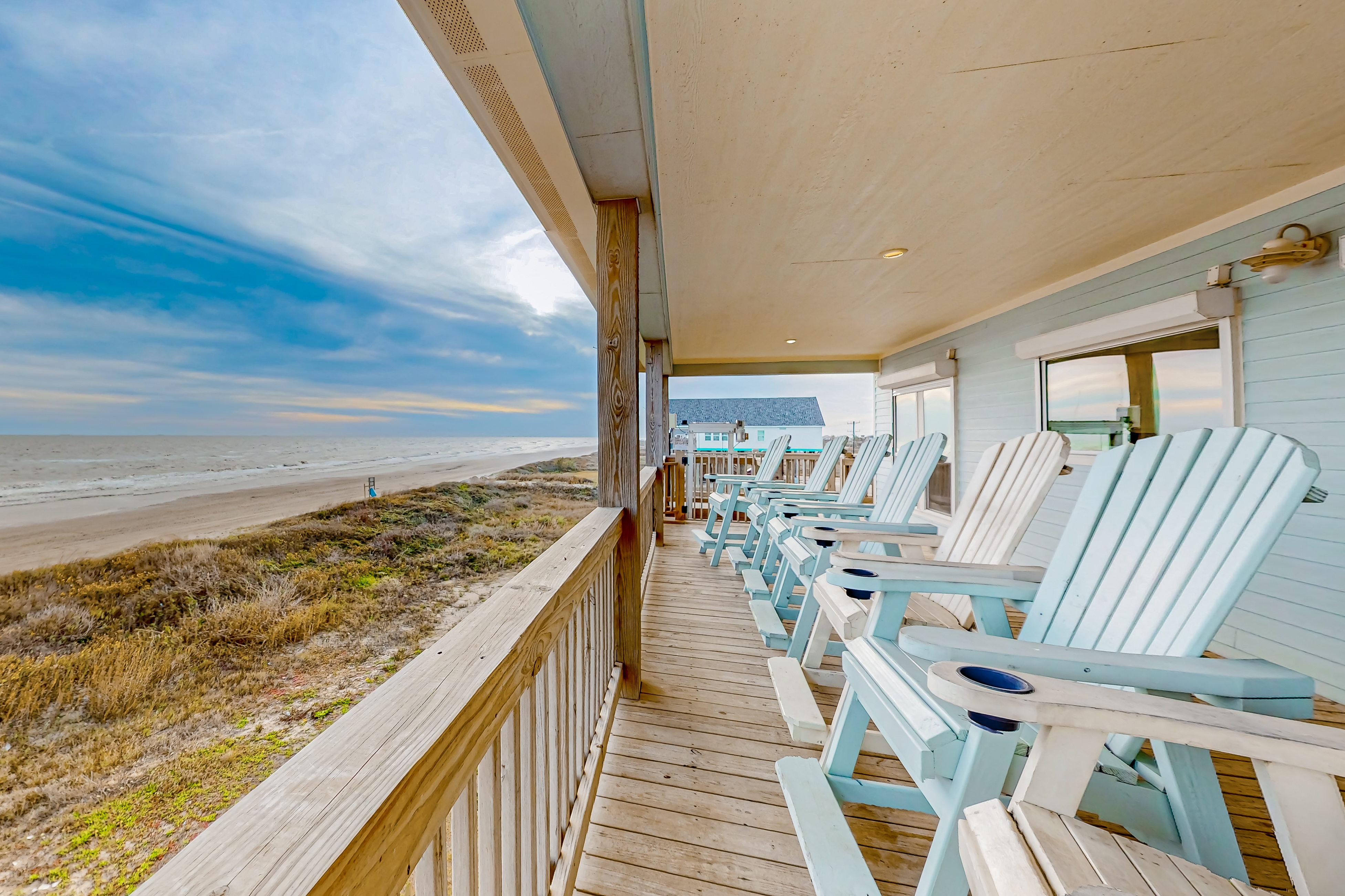 Stunning | Beachfront | Cargo Lift | Sleeps 14