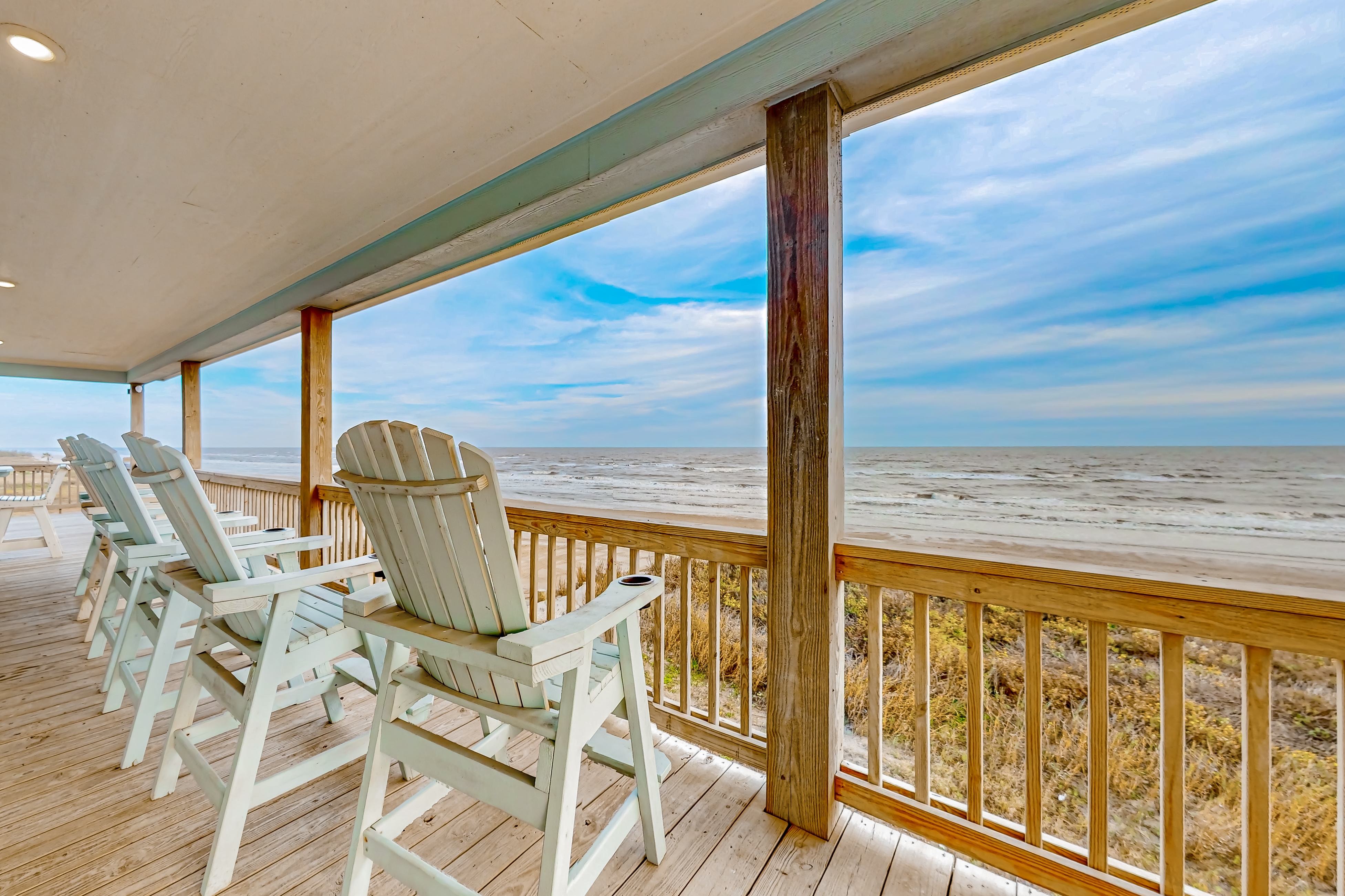 Stunning | Beachfront | Cargo Lift | Sleeps 14