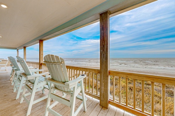 Stunning | Beachfront | Cargo Lift | Sleeps 14