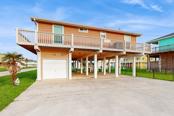 Charming | Gulf Views | Large Deck | Dog Friendly