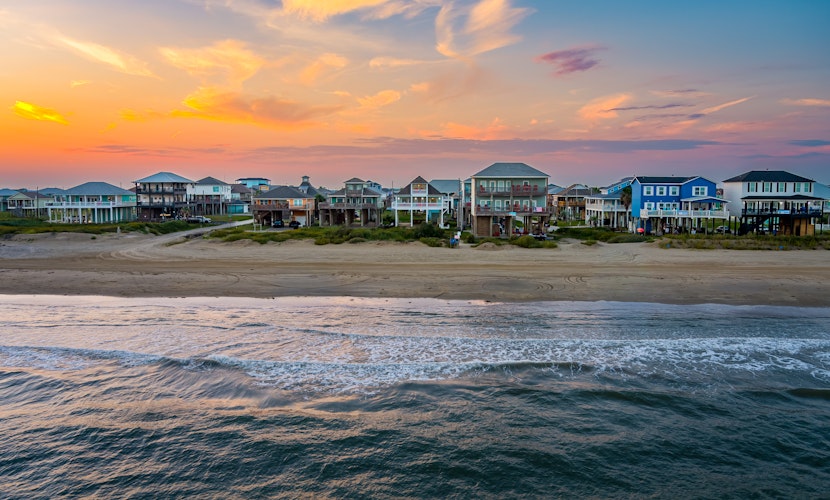 Gorgeous Beachfront | Sleeps 14 | TikiBar | PingPong & More