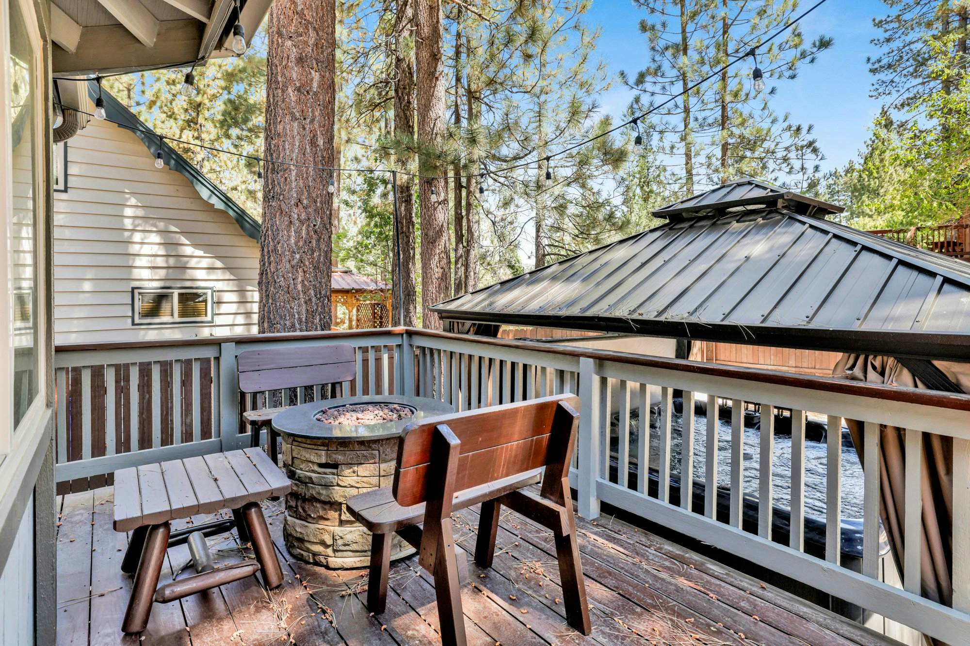 2581-Golden West Cottage