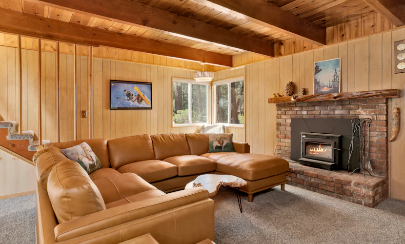 Slope Side Getaway - Walk to the Slopes - Cozy