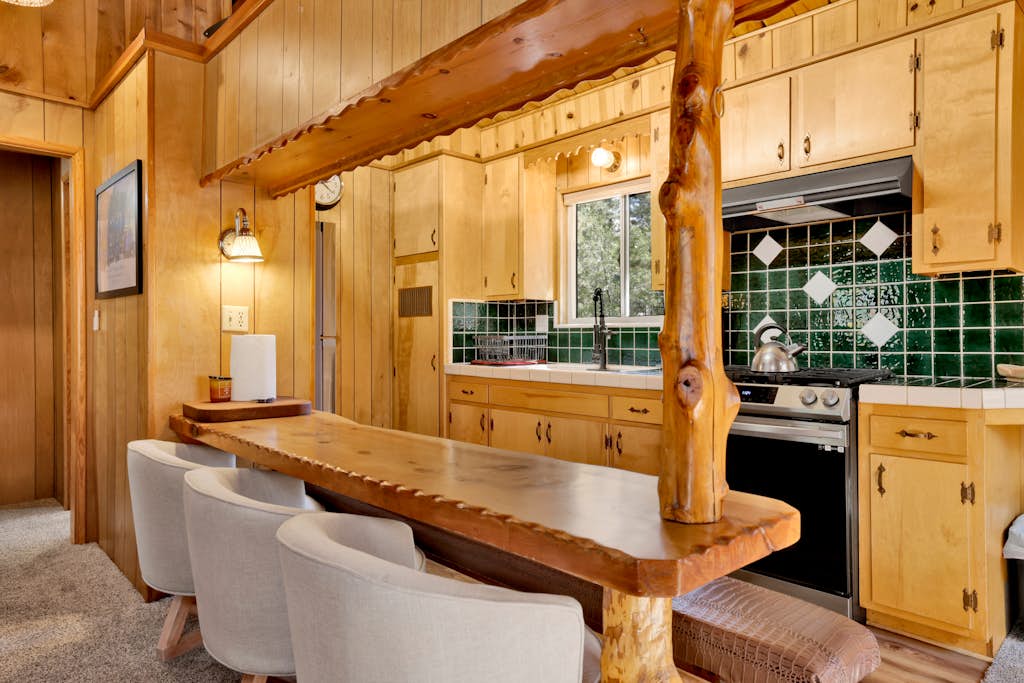 Slope Side Getaway - Walk to the Slopes - Cozy