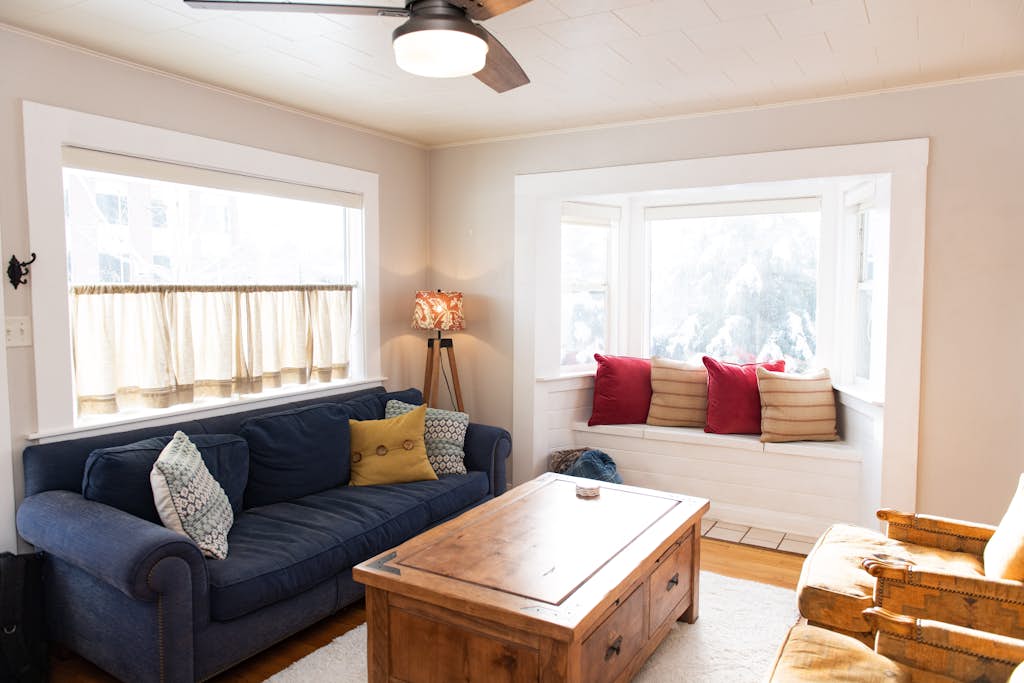 Blueberry bungalow, near DeerValley, sleeps5, pets