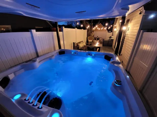 Film-featured, sleeps 18, hot tub, fire pit, decks