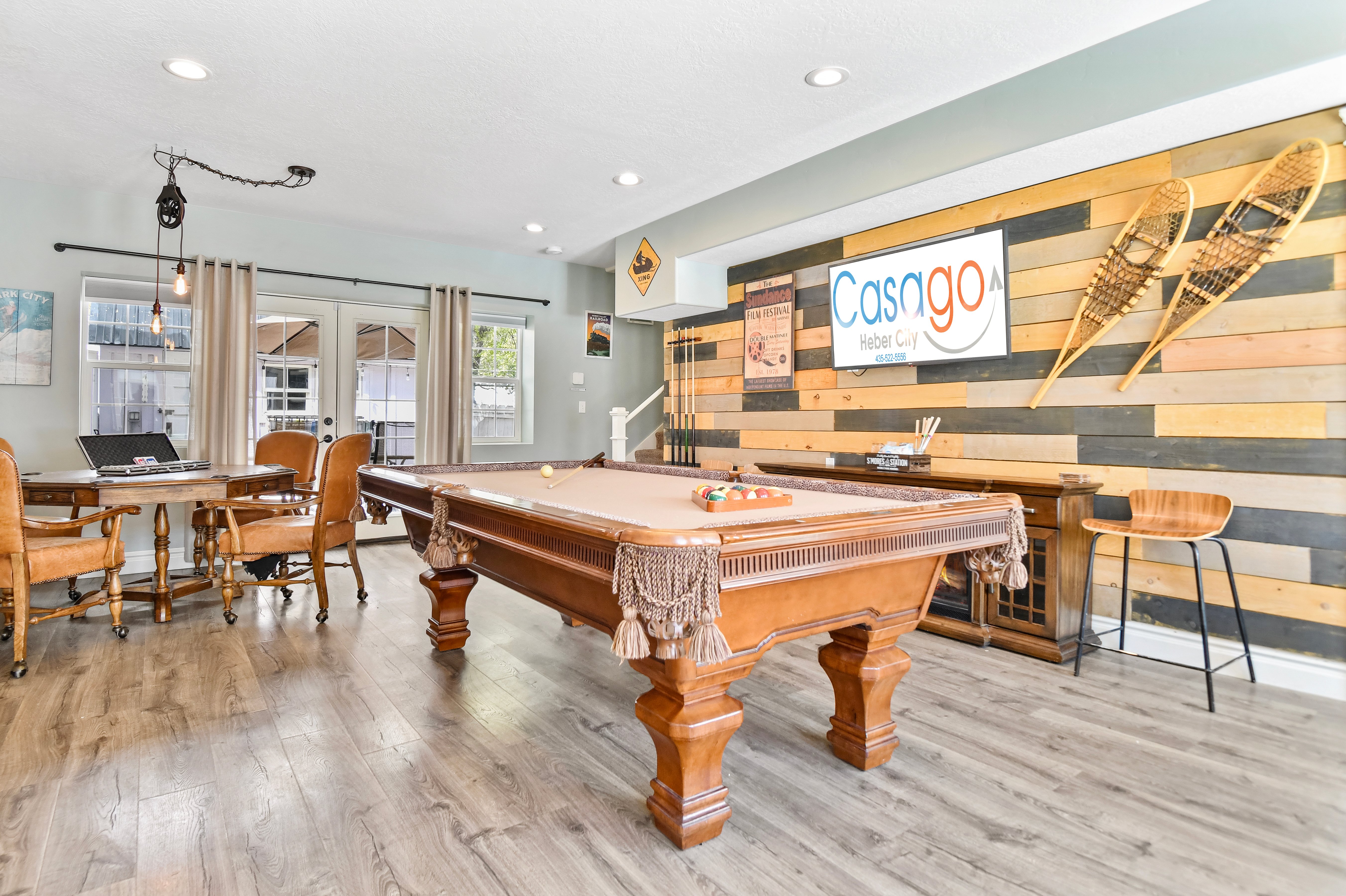 Film-featured, sleeps 18, hot tub, fire pit, decks