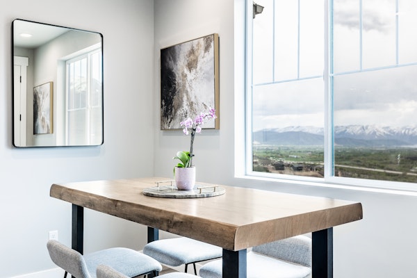 Great views, luxe, gym, fireplace, deck, sleeps 8