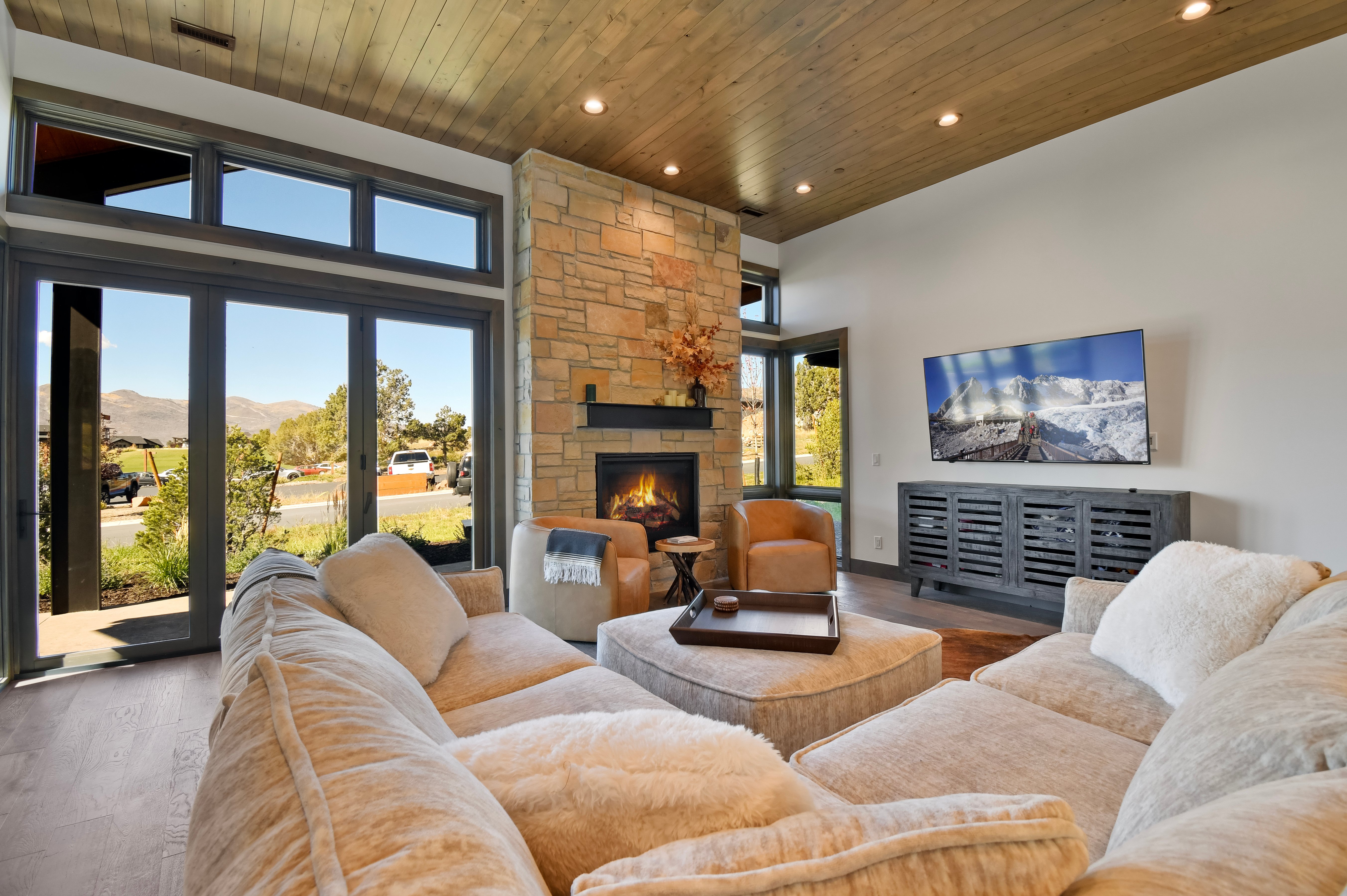 Red Ledges cottage, golf, min 90 day stay