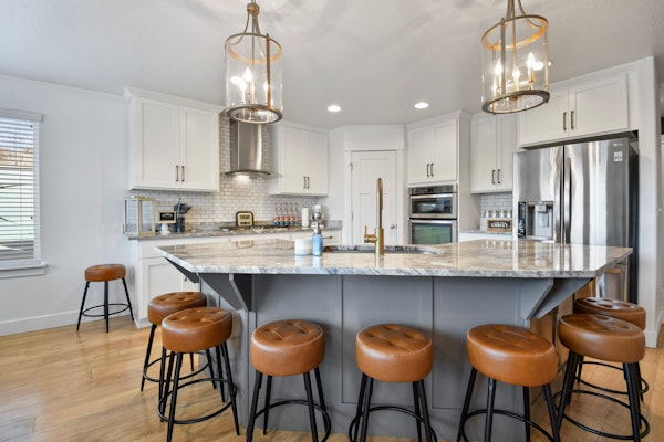 Family groups, hot tub, sleeps 16, 6br4ba, firepit