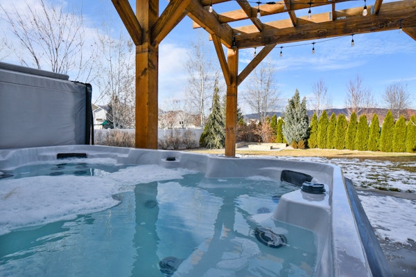 Family groups, hot tub, sleeps 16, 6br4ba, firepit