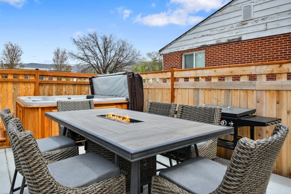 Heber cutie, pets ok, hot tub, sleeps 5, fire pit