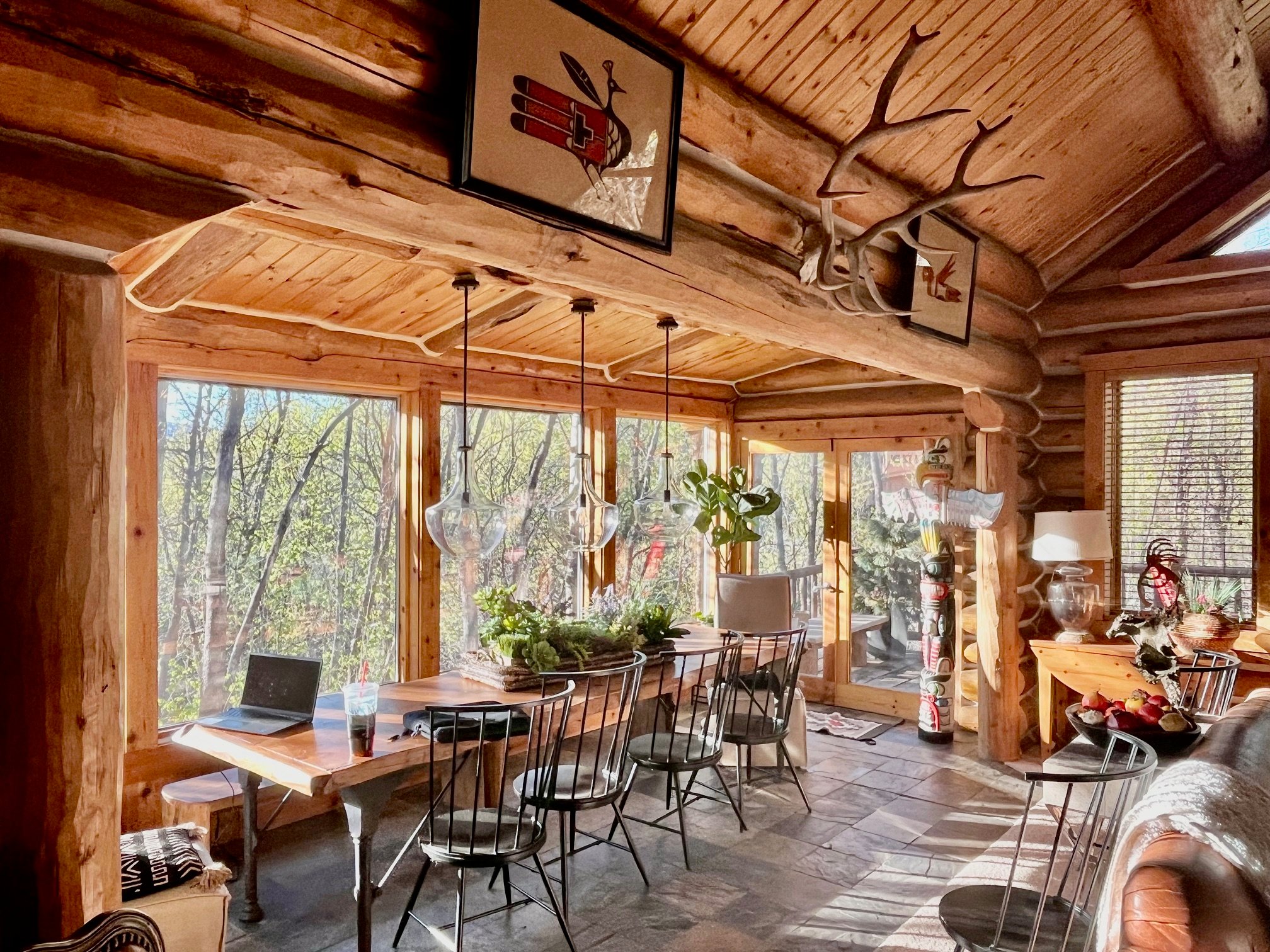 Rustic Sundance cabin, sleeps 13, hottub, firepits