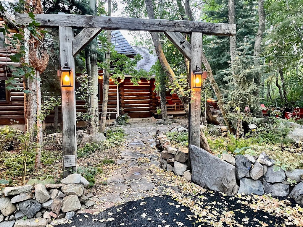 Sundance cabin+casita, sleeps 18, hottub, firepits
