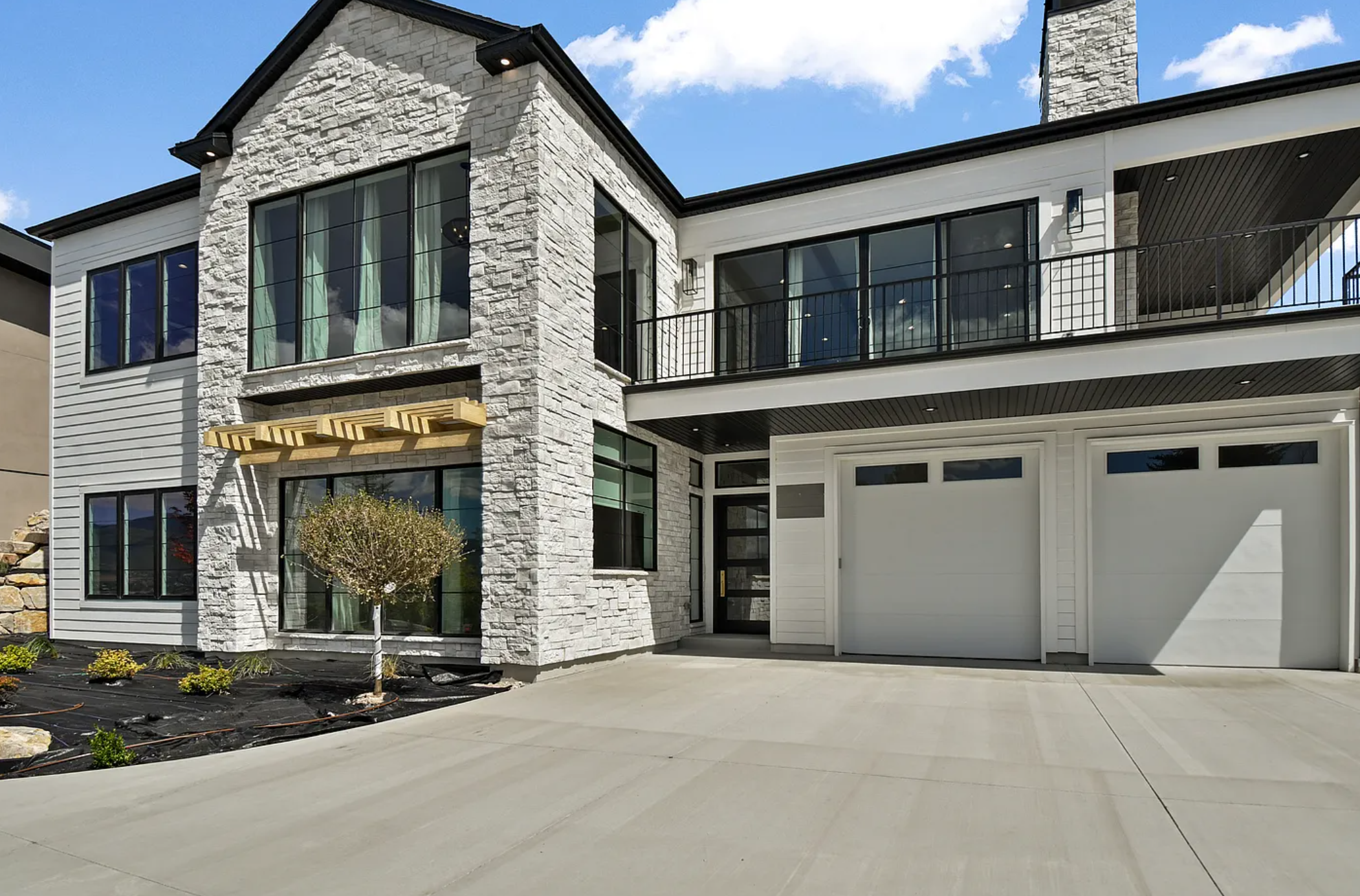 Deer Valley views, sleeps 16, hot tub, deck, gym