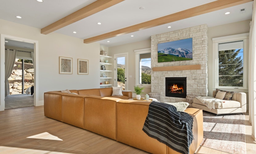 Deer Valley views, sleeps 16, hot tub, deck, gym