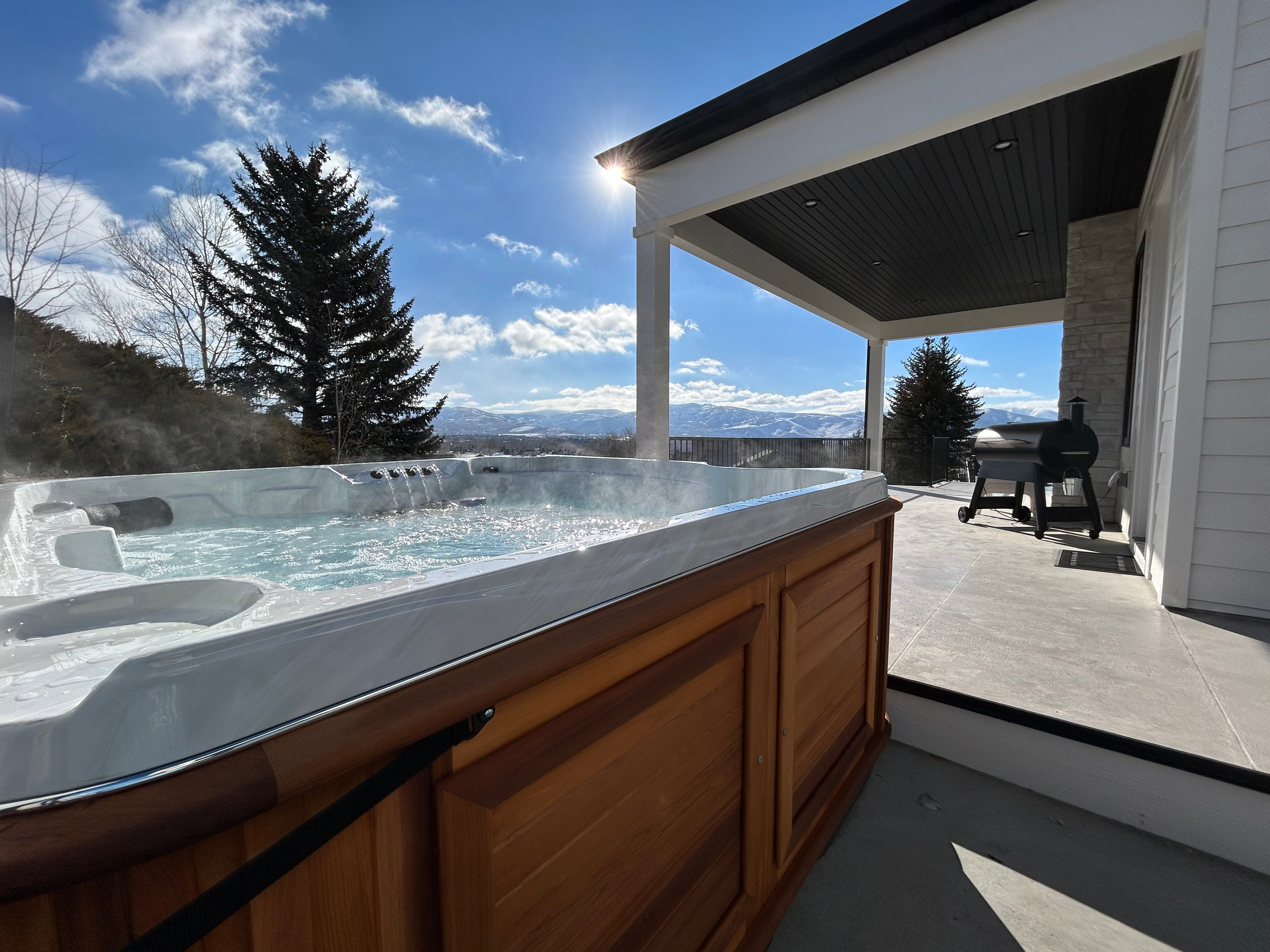 Deer Valley views, sleeps 16, hot tub, deck, gym
