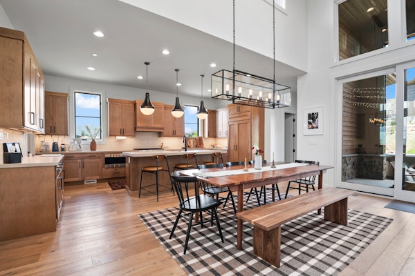 Red Ledges vista, hottub, golf, min 90 day stay