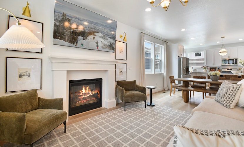 Modern 6br near skiing, luxe, sleeps 12, hot tub