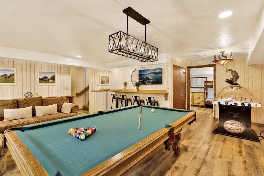 Arlberg Village Haus | Hot Tub | Game Room | Ski Slope Retreat